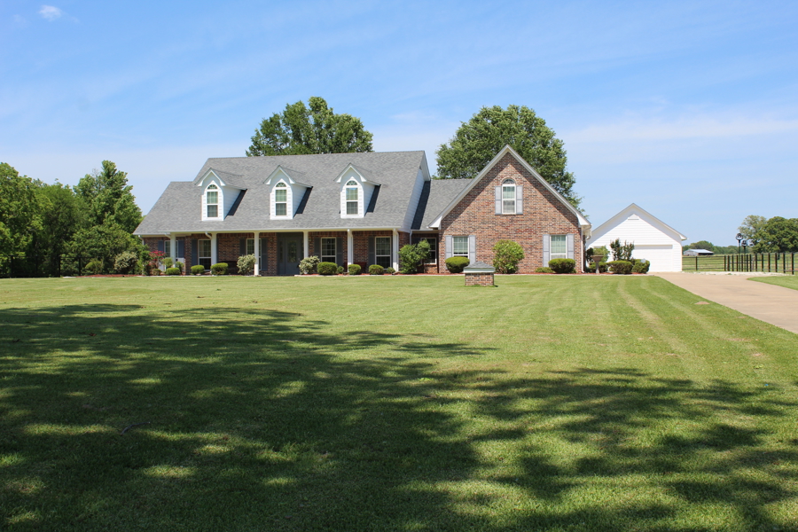 May is the Month to Sell: Maximizing the Value of Your Ark-La-Tex Country Estate